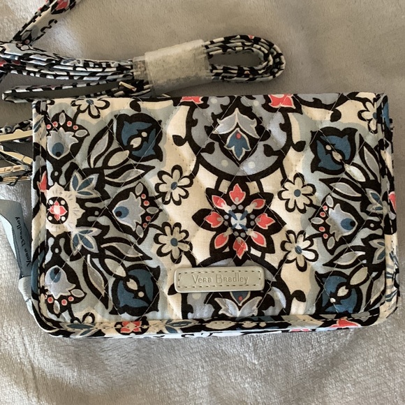 Vera Bradley Lisbon Medallion 3 in 1 (crossbody, wallet or wristlet) - Picture 5 of 6